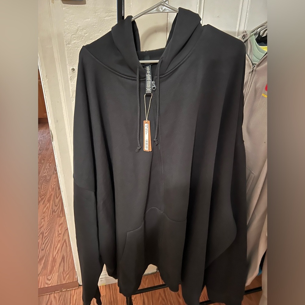 SKIMS Men’s Relaxed Zip Up Hoodie